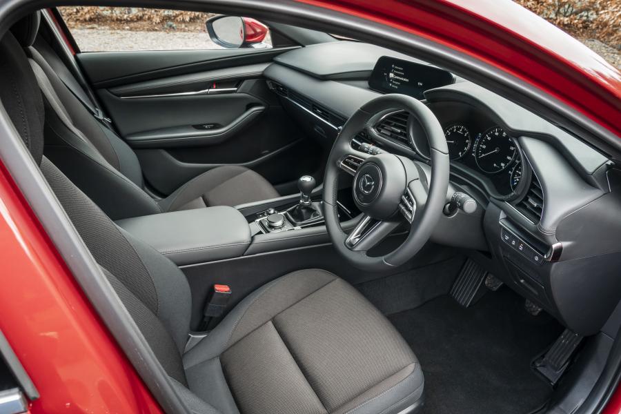 Интерьер Mazda3 Skyactiv-G Sport Lux Hatchback 2019 года  (UK) (фото 71 из 91)